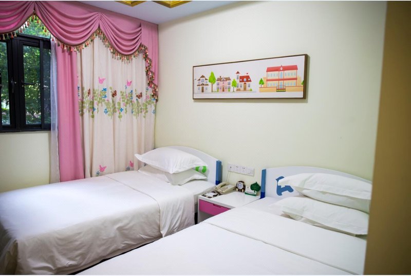 Family Fun House Guest Room