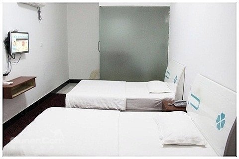 Mid-level HotelGuest Room