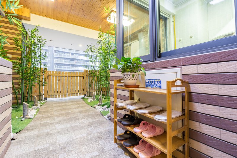 成都远方的家特色民宿(盛和二路分店)