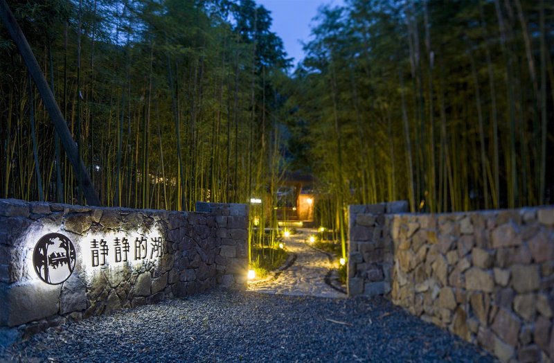 Quiet Lake Hostel Over view