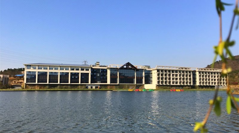 Ziqing Lake Hot Spring Holiday Hotel over view