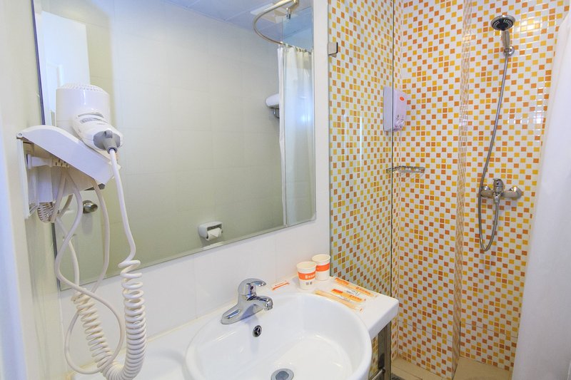 Home Inn HotelGuest Room