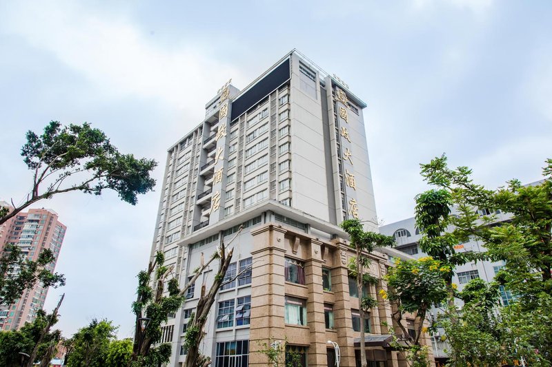 Vienna Hotel (Zhuhai Xiangzhou Mingzhu Light Rail Station) over view