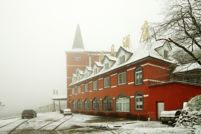 Sunshine Holiday Hotel Over view