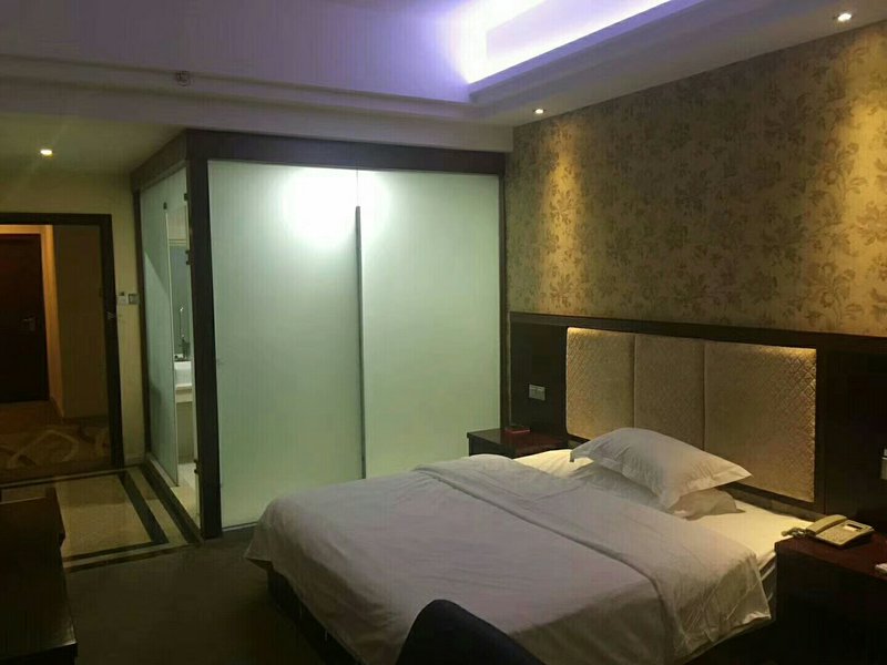 Dongxing Dongming Hotel Guest Room
