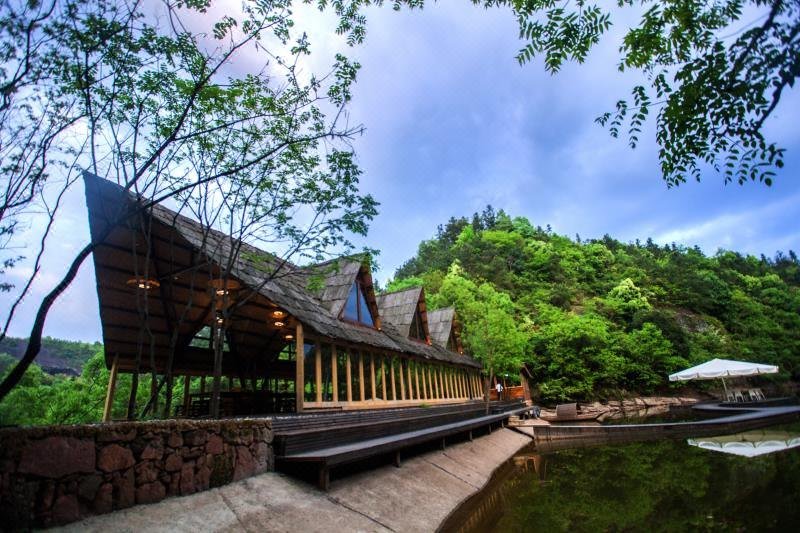 ZiZai PingJiang Luxury Rustic Resort over view