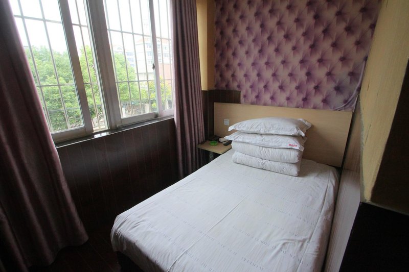 Shunda Hostel Guest Room