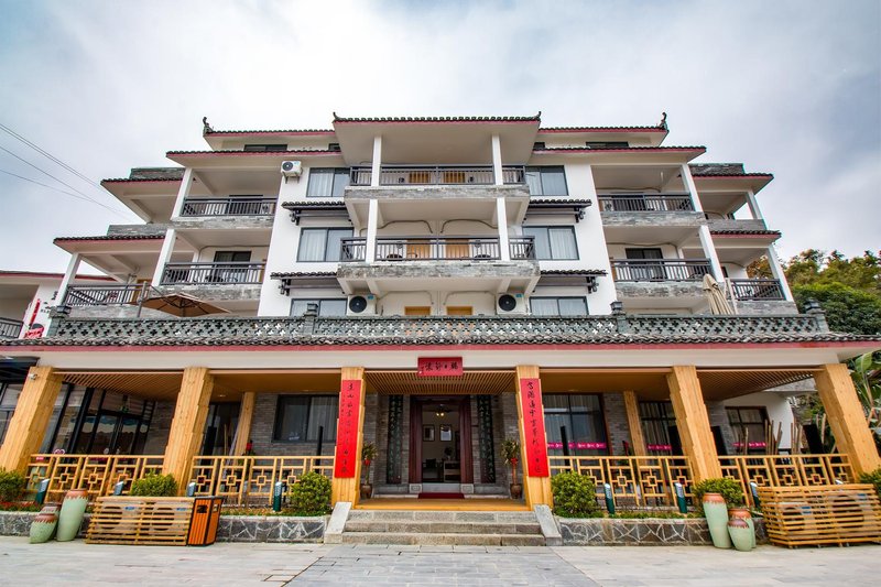 Shengzhan Hotel (Yangshuo Xianggong Mountain) Over view