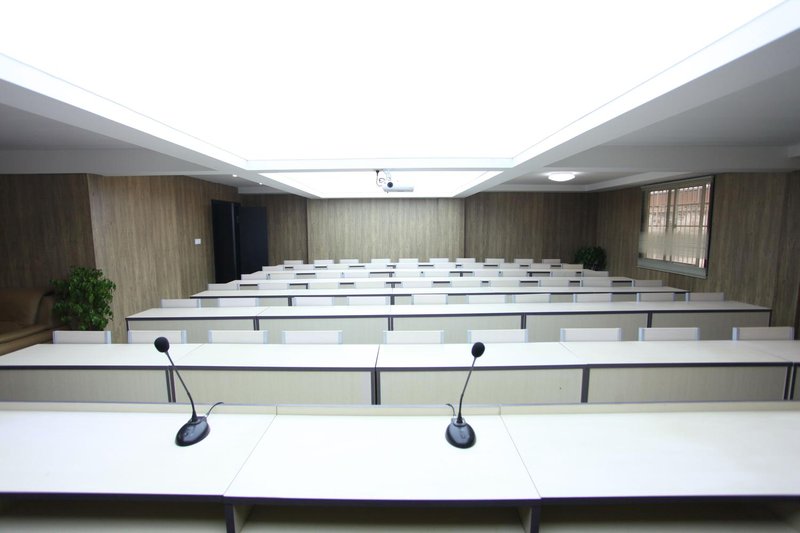 Xinyue Shuijing Hotel meeting room