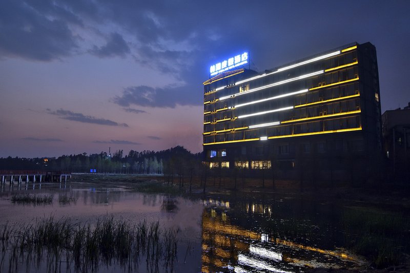 Linhu Wetland Holiday Hotel over view