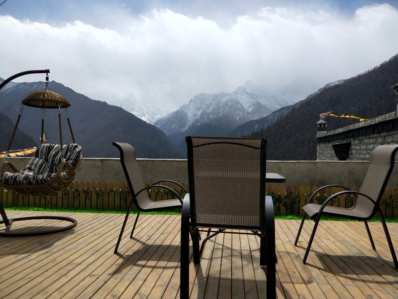 稻城亚丁扎西空墅藏文化主题酒店