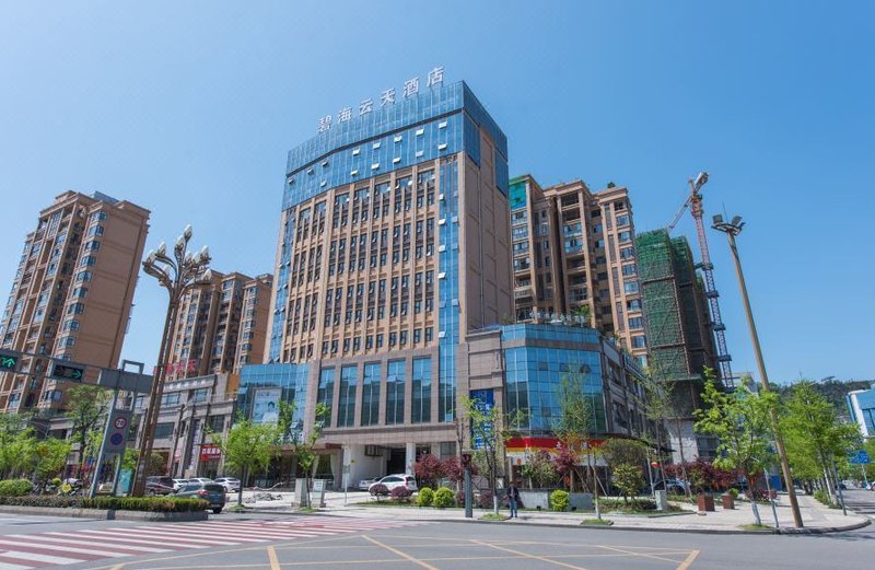 Bihai Yuntian Hotel over view