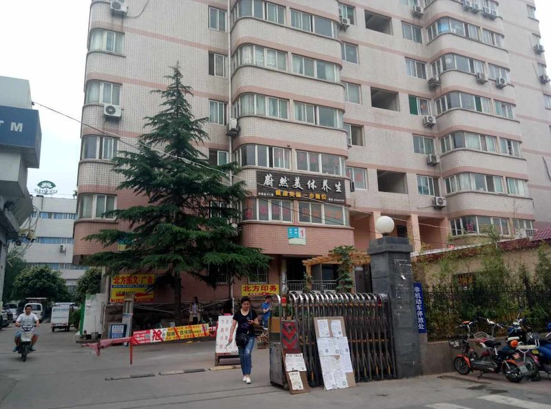 Yanwo International Youth Hostel Jinan Honglou Over view