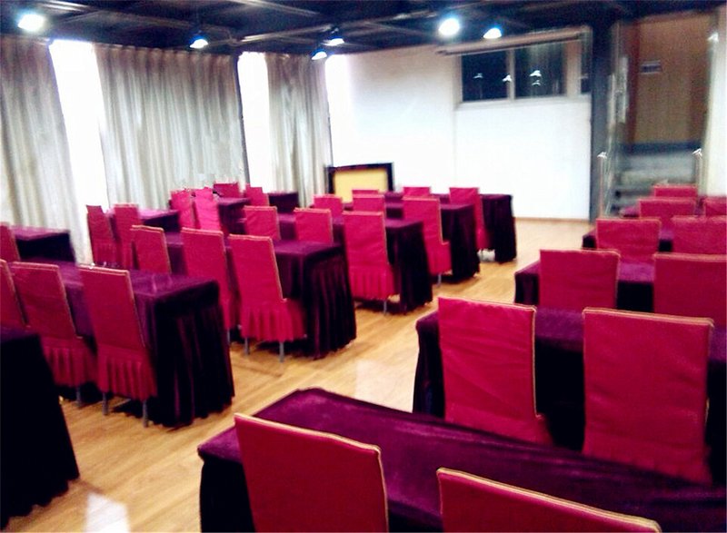 Fuyuan Baihe Hotel meeting room