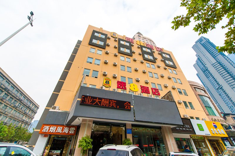 Super 8 Wuluolu Fujiapo Hotel