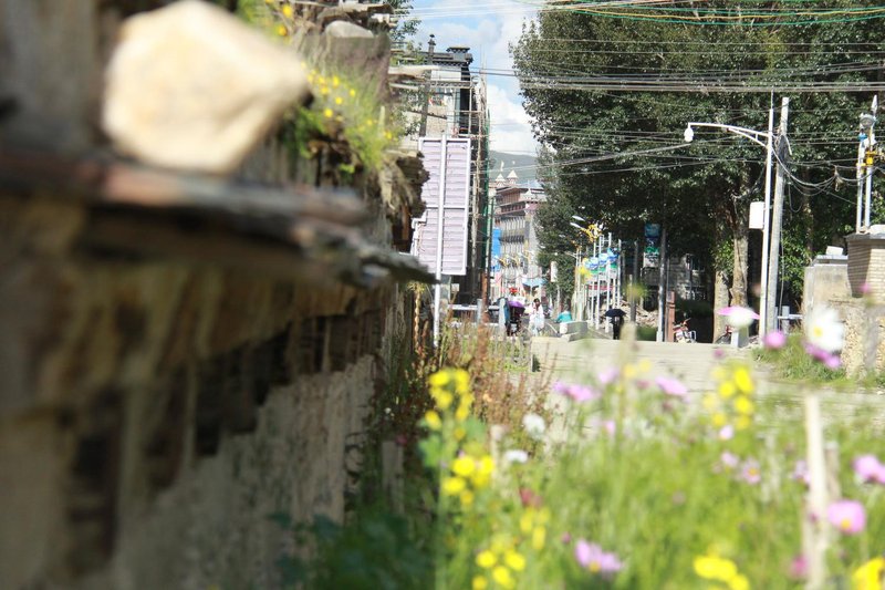 Daocheng Fanhegu Hostel Over view