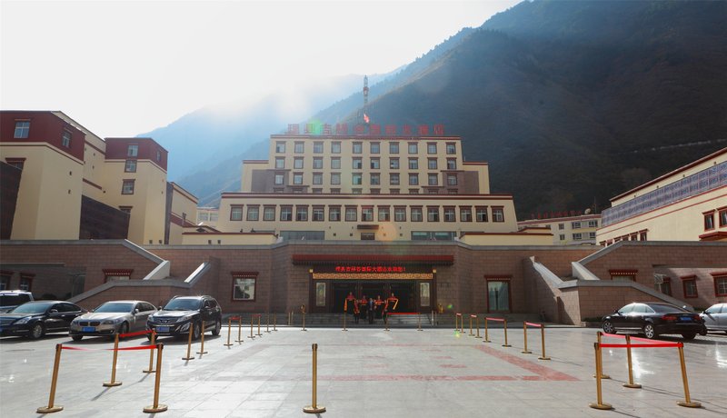Lixian Jixiang Valley International Hotel Over view