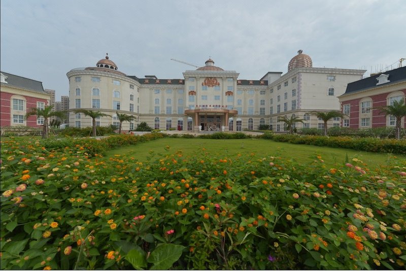 the Royal Pinnacle Hotel Over view