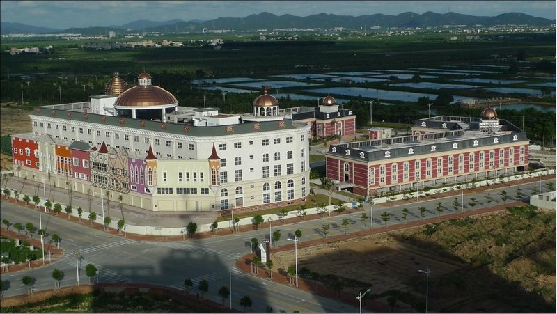 the Royal Pinnacle Hotel Over view