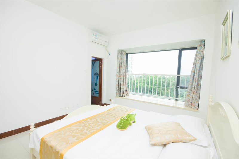 Sanya Elegant Cabin Guest Room