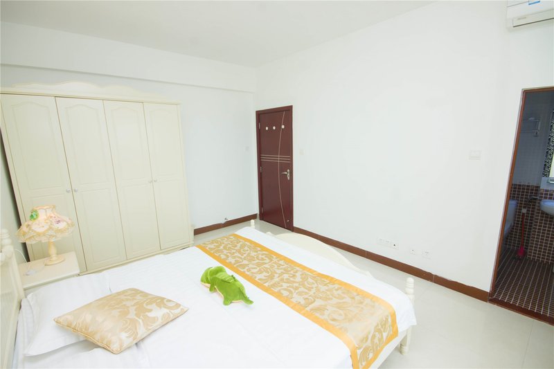 Sanya Elegant Cabin Guest Room