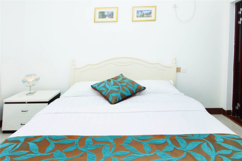 Sanya Elegant Cabin Guest Room