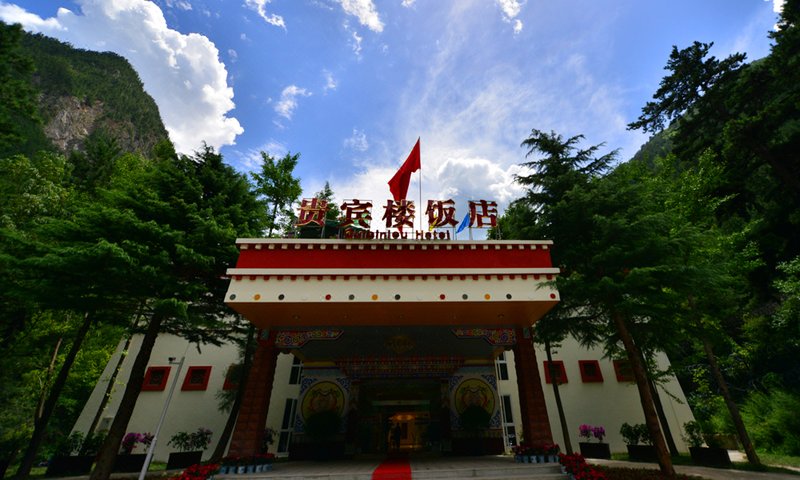 Dali Yilong Binhai Hotel Over view