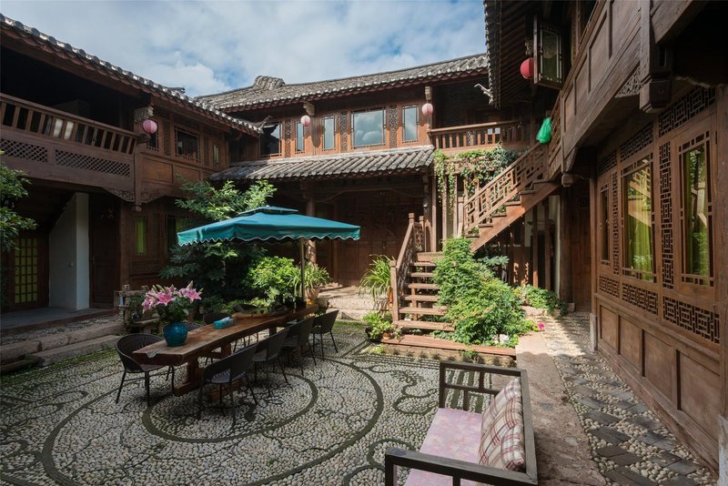 Blossom Hill Inn (Tinghe)  over view