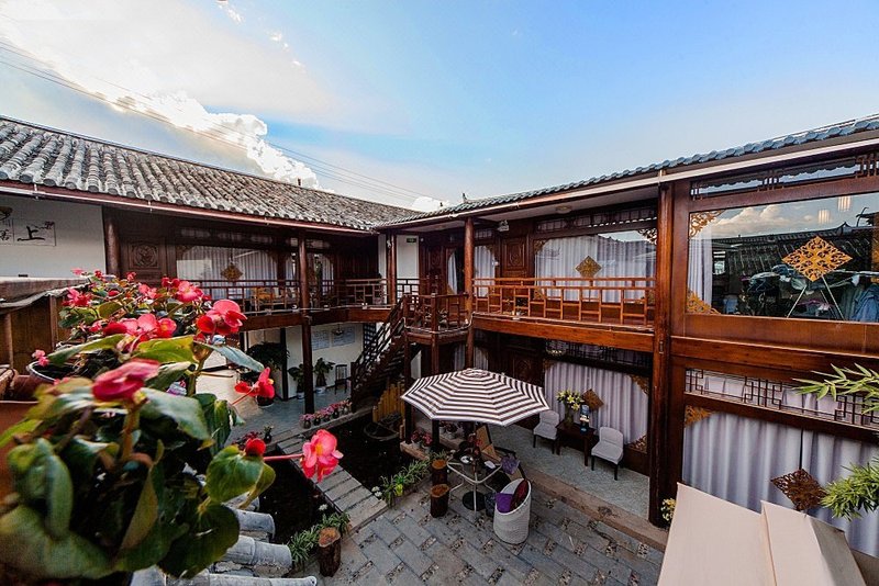 Lijiang Qiaojia Xiaoyuan Inn Over view