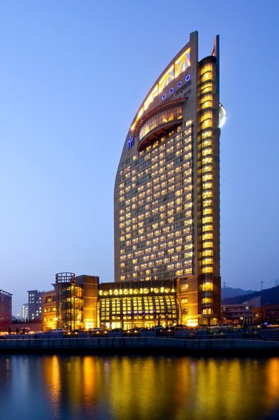 Bayshore Hotel Dalian Over view