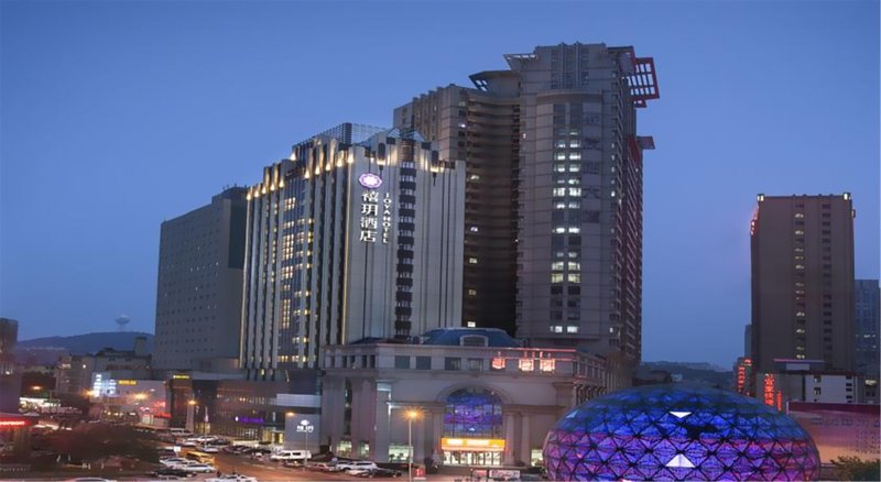 Mercure Hotel Dalian-Friendship Square Over view