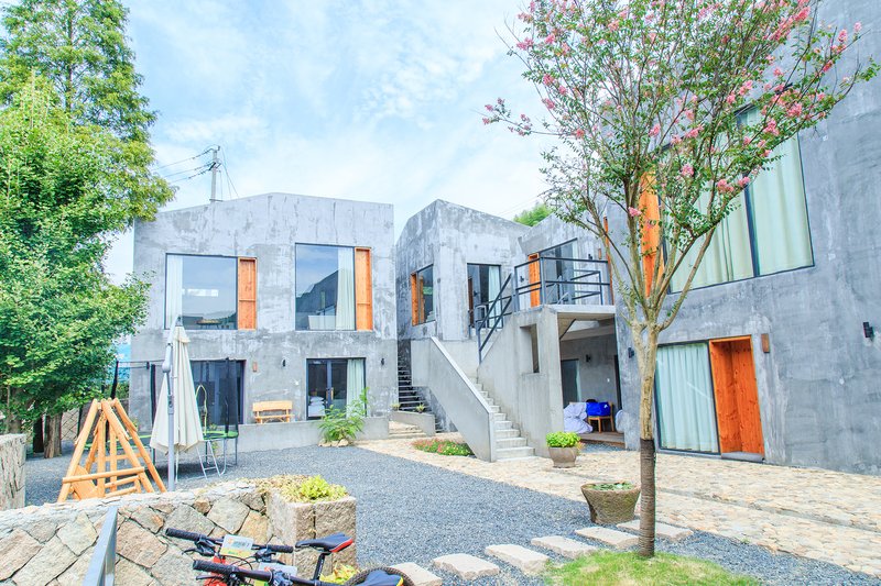 Qingjing Yuanshe Yitian Over view