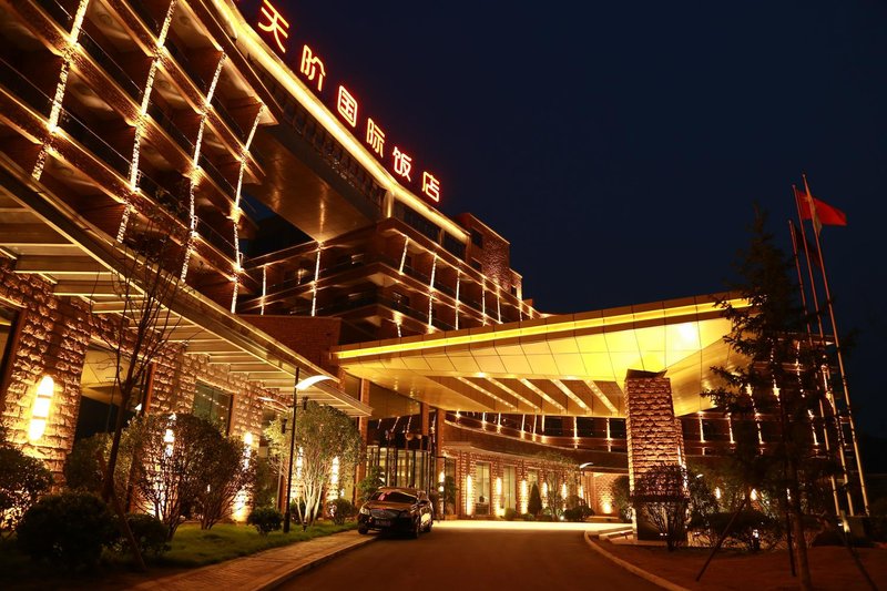 Tiantai Yunjie International Hotel over view