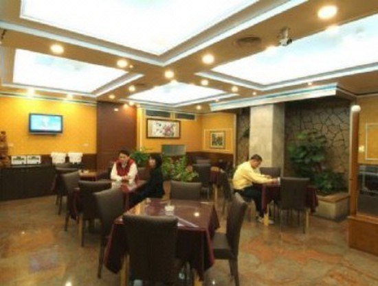 Golden Swallow Hotel Restaurant