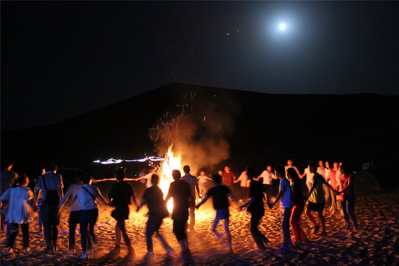 Dunhuang mountain walkers international desert camping base休闲