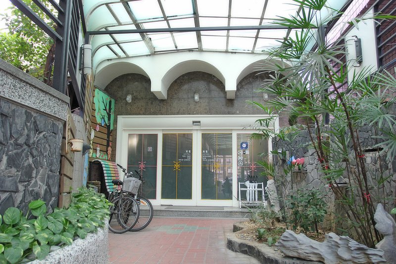 The Riverside Hotel Over view