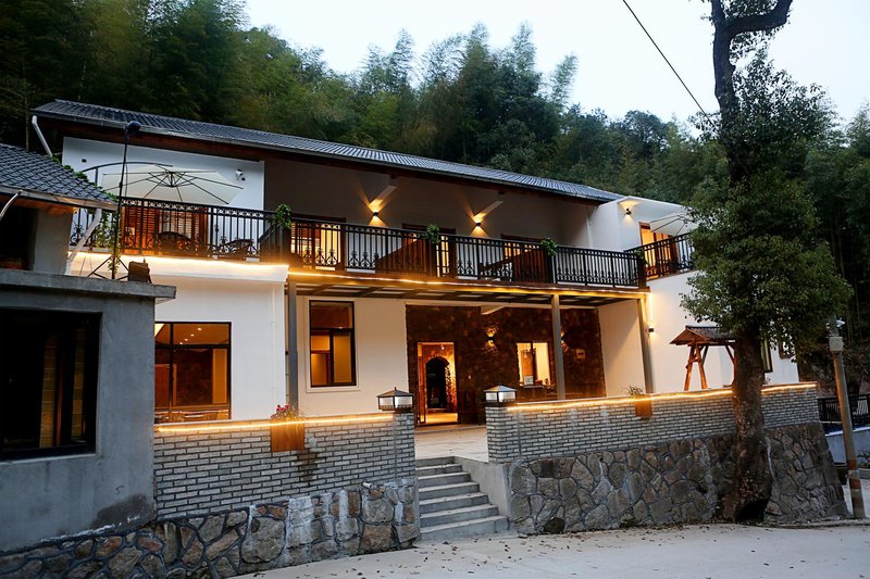 EAMO HOUSE Over view