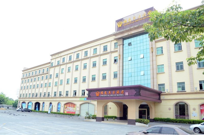 Shunyi Oriental Hotel (Shenzhen Dayun Metro Station) Over view