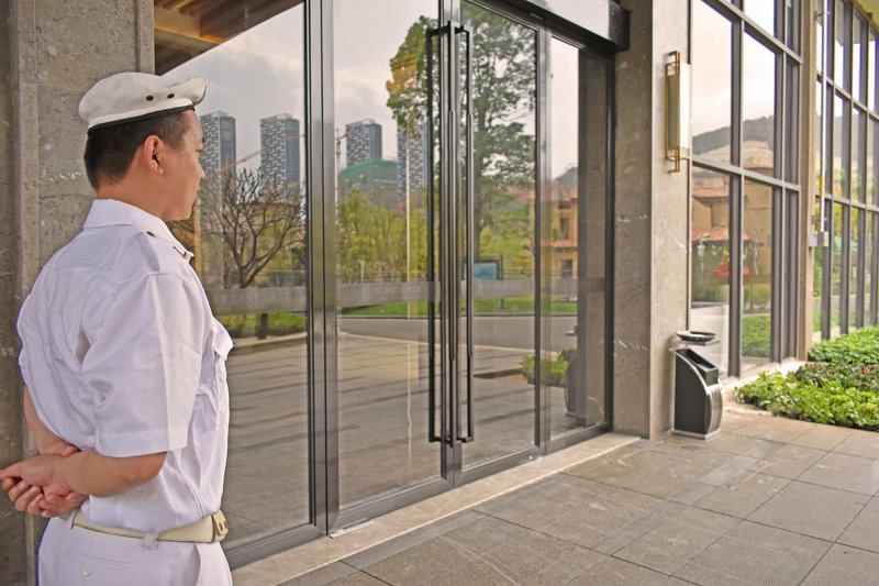 HEZENS EAST RESORT HOLODAY APARTMENTS Over view