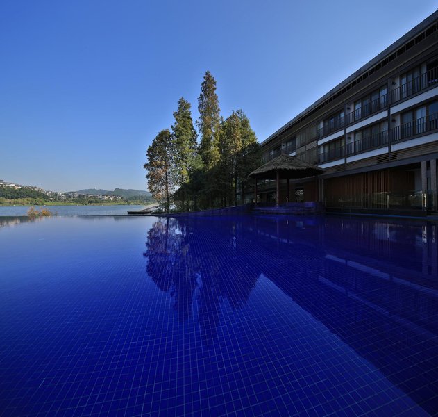 Baiyun Lakeside Hotel (Nanhu Tourism Center) over view