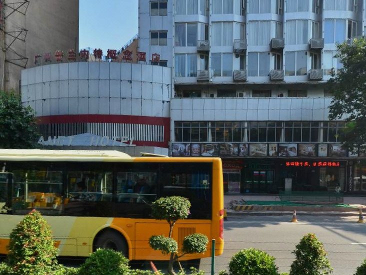 Planet Hotel (Guangzhou Baima Clothing City Railway Station Subway Station) Over view