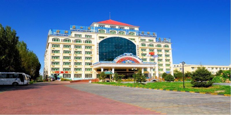 Mystic Lake Grand Hotel Over view