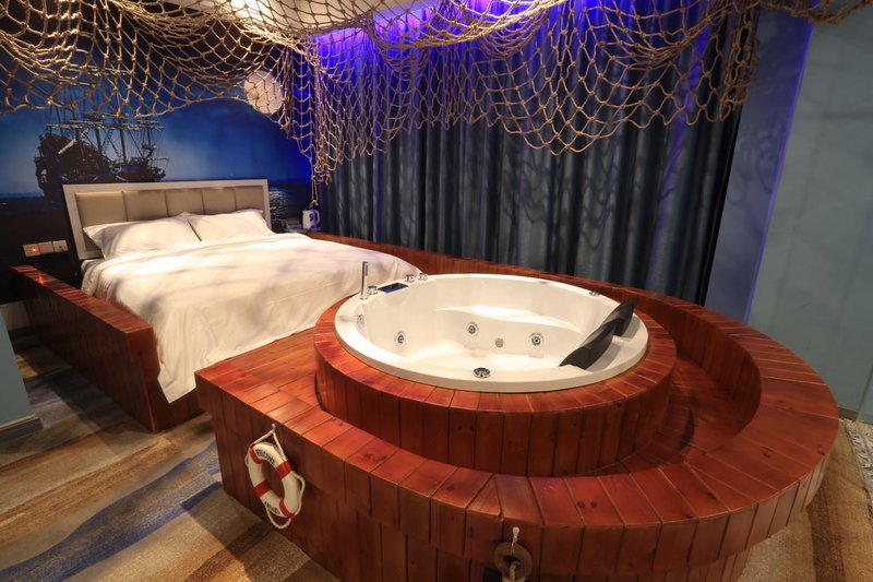 半夏拾光酒店(建业购物广场荥阳植物园店)