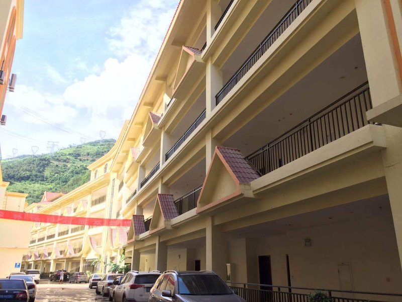 HOT SPRING HOTEL OF YUAN JIANG Over view