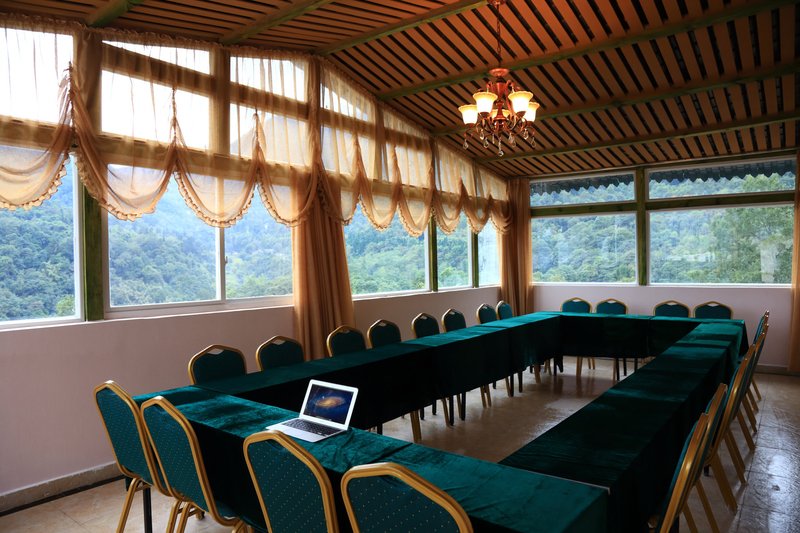 Towo Top Grade Hotel (Jiuzhaigou Branch) meeting room