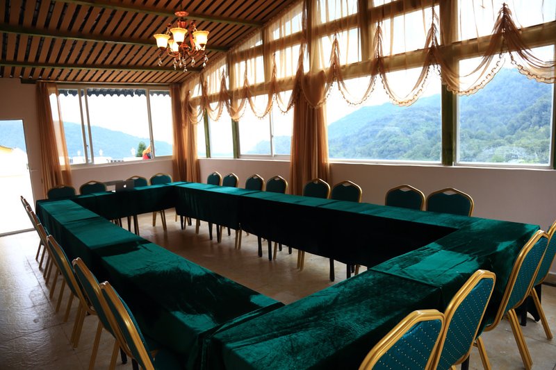 Towo Top Grade Hotel (Jiuzhaigou Branch) meeting room