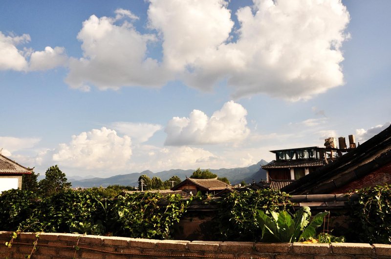 丽江束河古镇巴王府客栈外景图