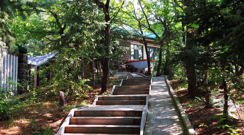 Jingpohu Hotel Over view