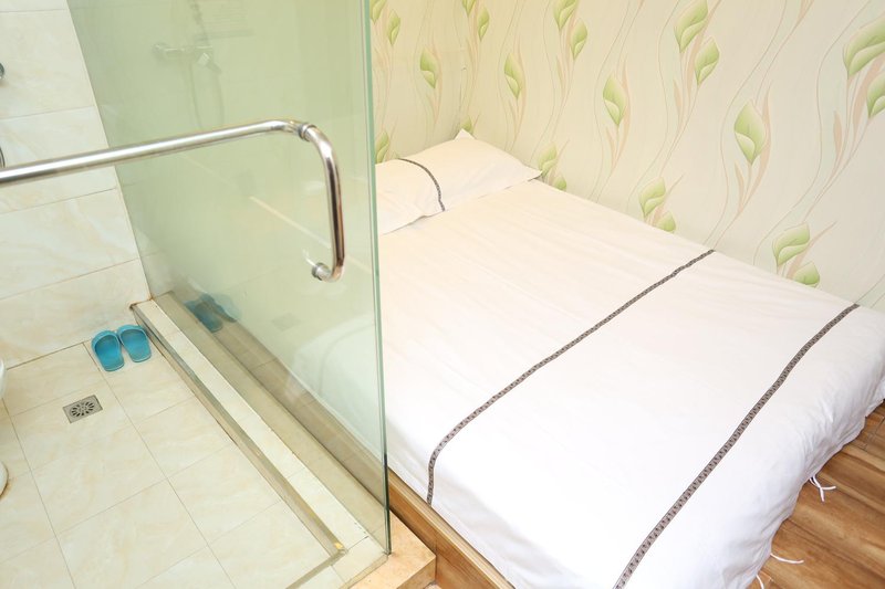 Dunhua small cube Hotel Guest Room