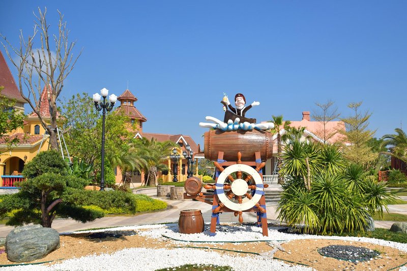 hugoholidayinn Over view